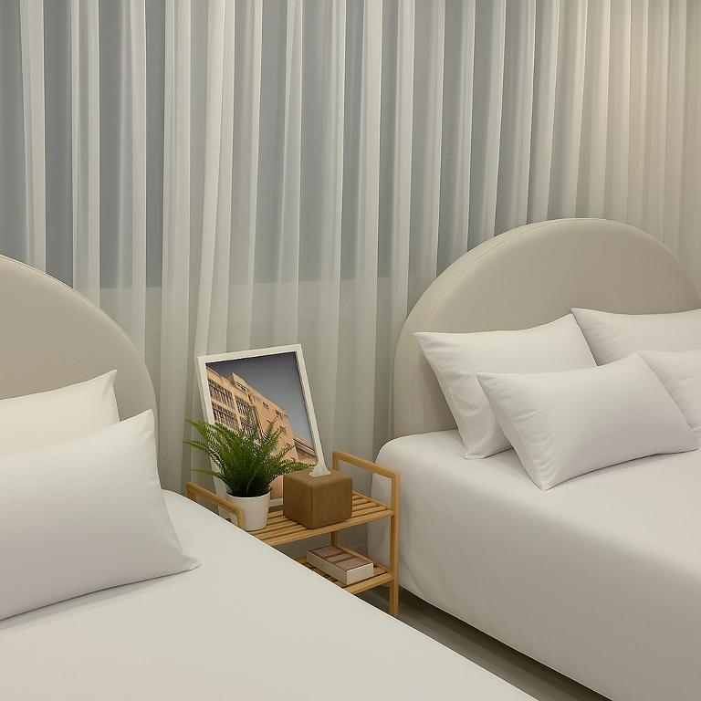 J-STAY Hongdae, 5 minutes walk from Hongdae Entrance Station, 2-room, free luggage storage, remodeled, Art Seoul, washer & dryer, Soul