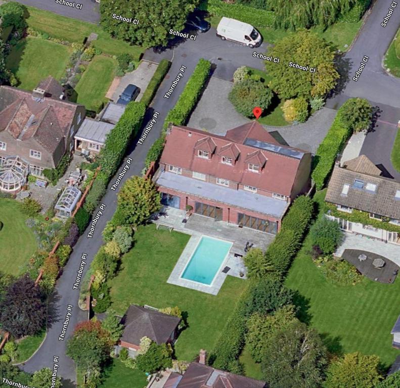 Room in a Luxury House, High Wycombe