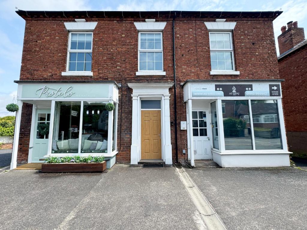 2 bed apartment complete with bedding and towels, Wellington