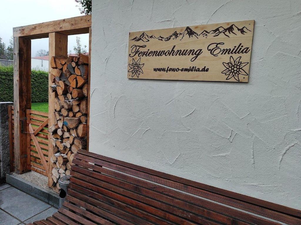 Ferienwohnung Emilia mit Bergblick (Westen) - 2