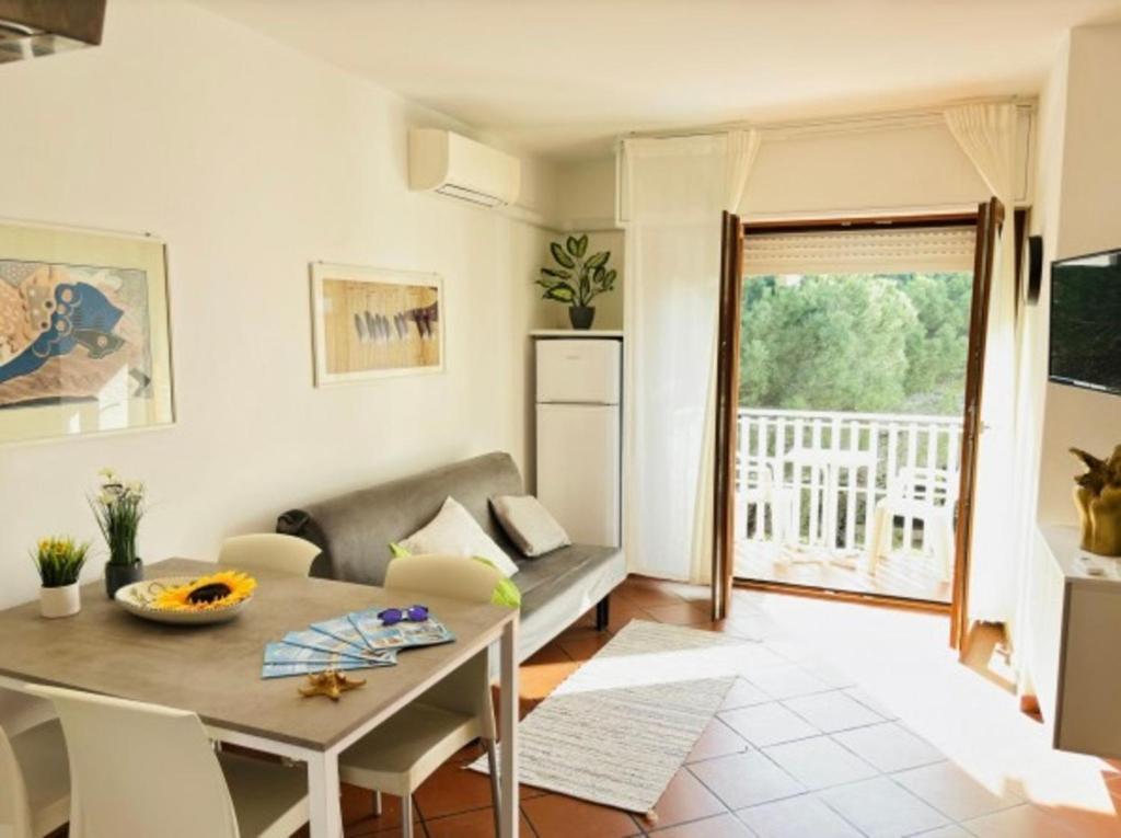 Bright sea front apartment with balcony - 2