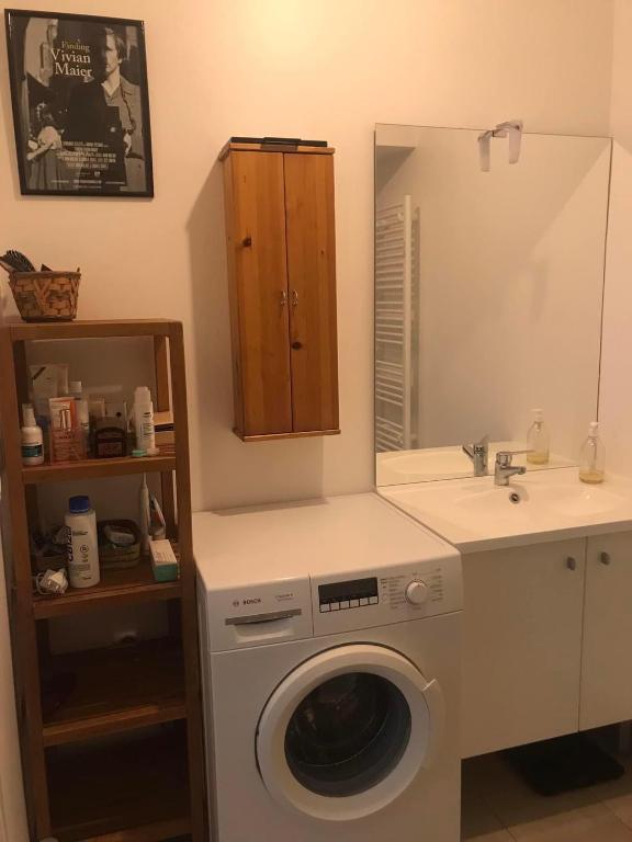 Private bedroom in a charming apartment on the banks of the Canal de l Ourcq - 4