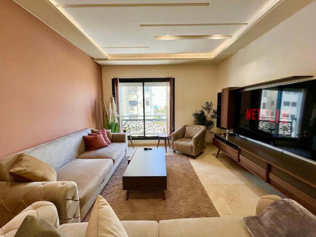 Light & Space - 2BR Apartment near Beach, Tanger