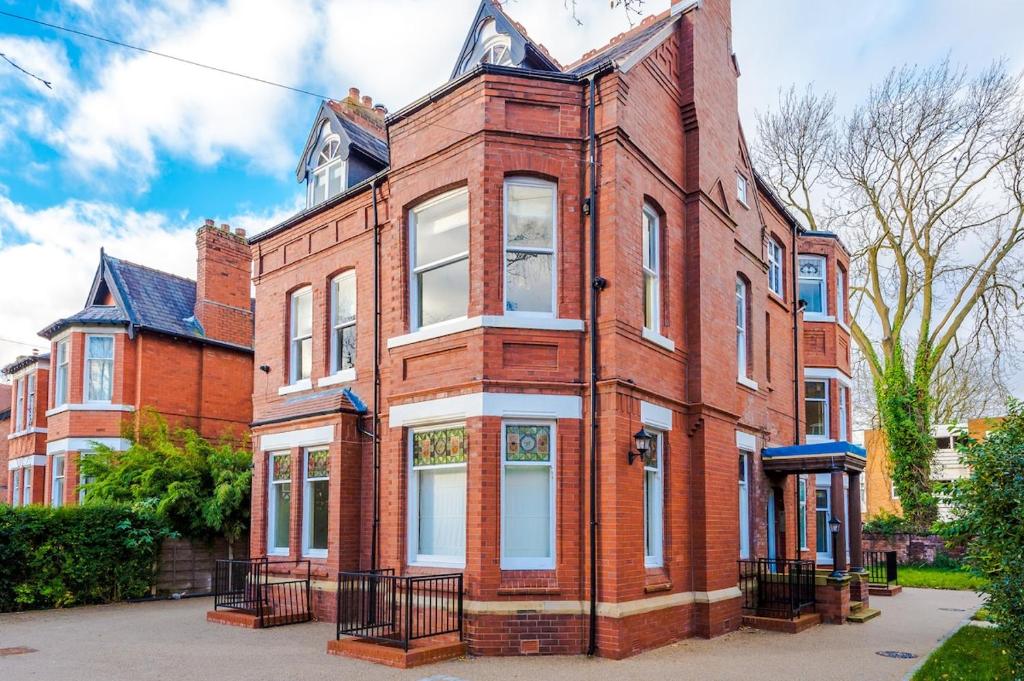 Stylish 2 Bedroom Apartment with Free Parking, Stockport