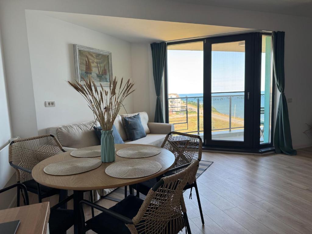 Evan by The Sea, Costineşti