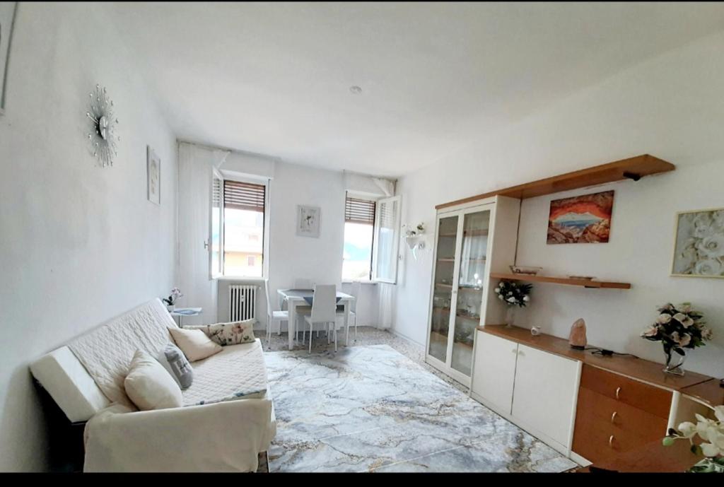 Luino Flowers Home - 1
