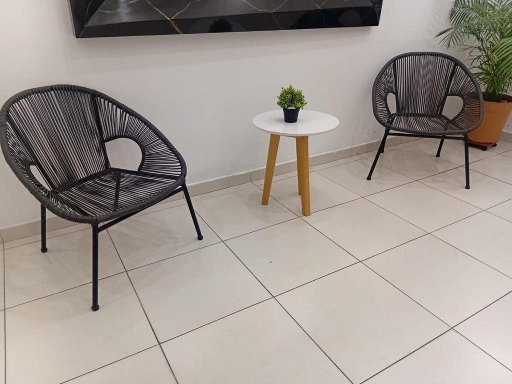 Trendy Apt in Chapinero with Pool Access - 5