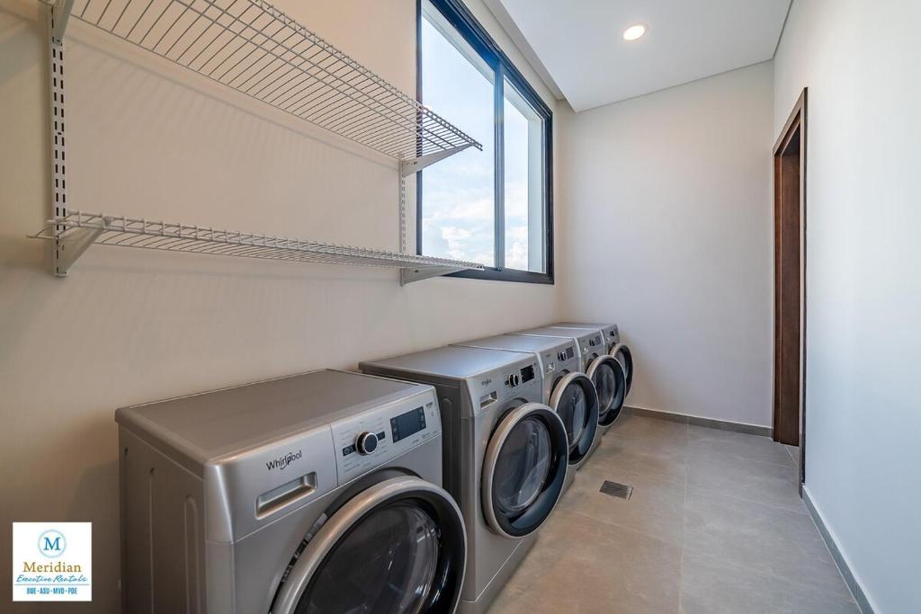 Brand new and steps away from Shopping del Sol! - 2