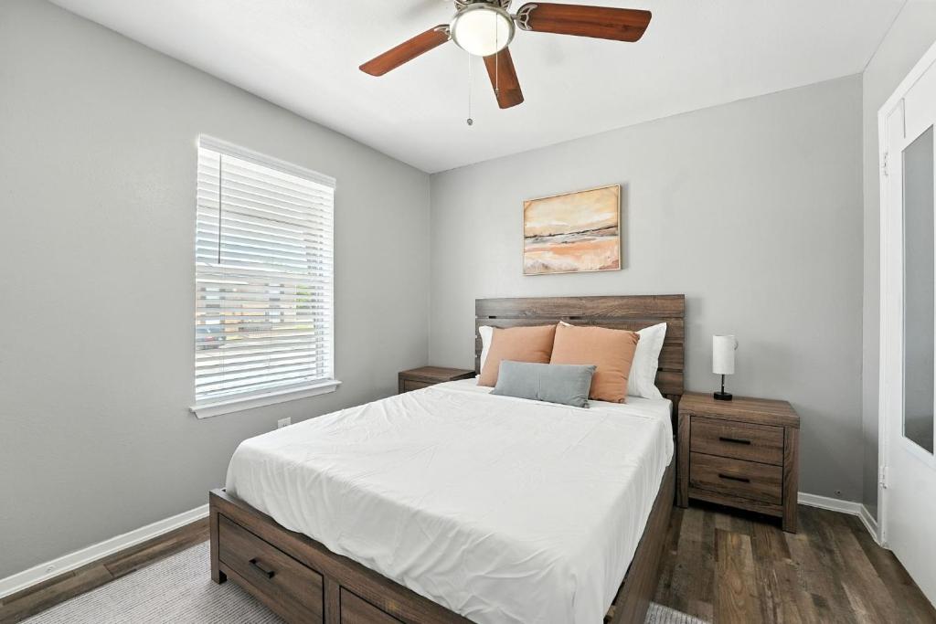 Spacious 2br Furnished Apartment I Pool, Denton