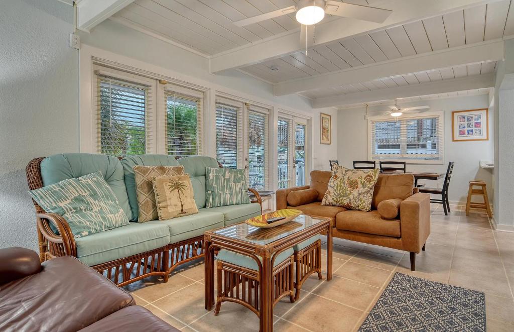 Pirates Nest, Bradenton Beach