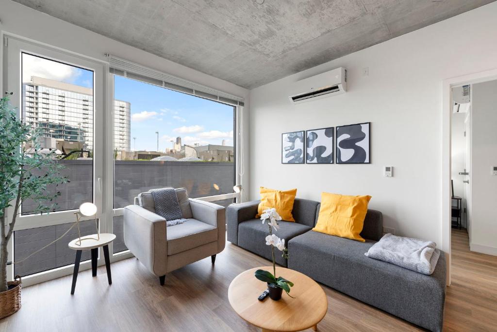 Modern 4BR City Retreat with Stunning Views, Chicago