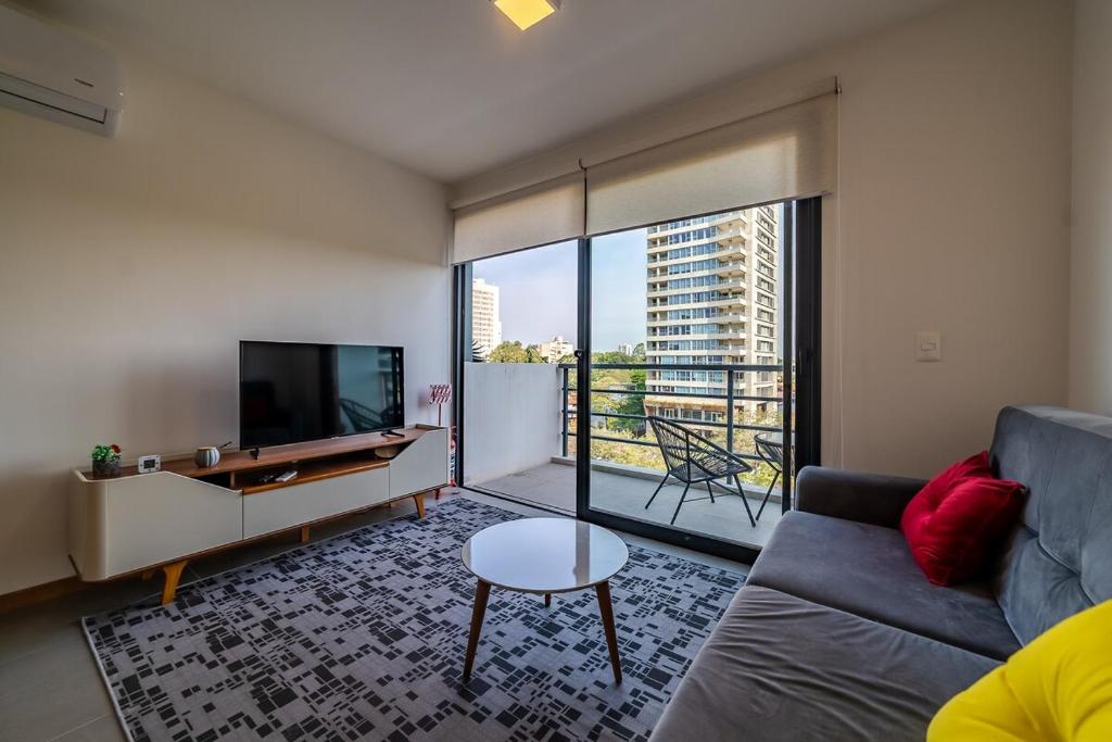 Steps away from the best malls!, Asuncion