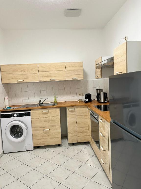 Gegenüber vom Theater, Gera