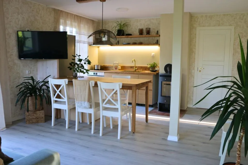 Kärdla Retrovisiit Kirsi, hotell Kärdlas