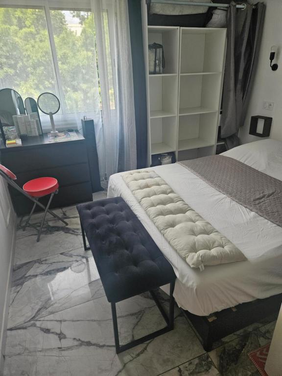 T2 neuf centre ville Saint Raphaël avec terrasse et parking gratuit, prés de la plage et commerces! - 2