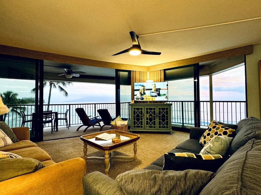 Discounted- Insane views! Hear the waves crash!, Lahaina