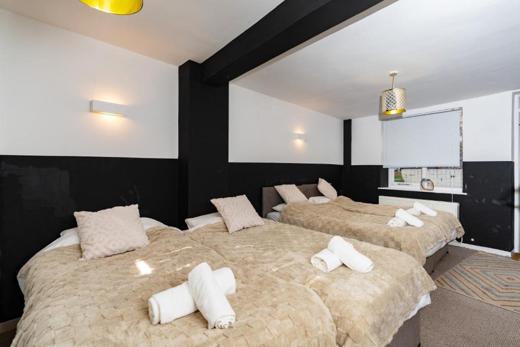 Open Mind Property - HOT TUB, 5 Bedrooms & 16 Guests, Brighton and Hove