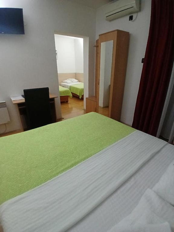 Hotel Viv - 4