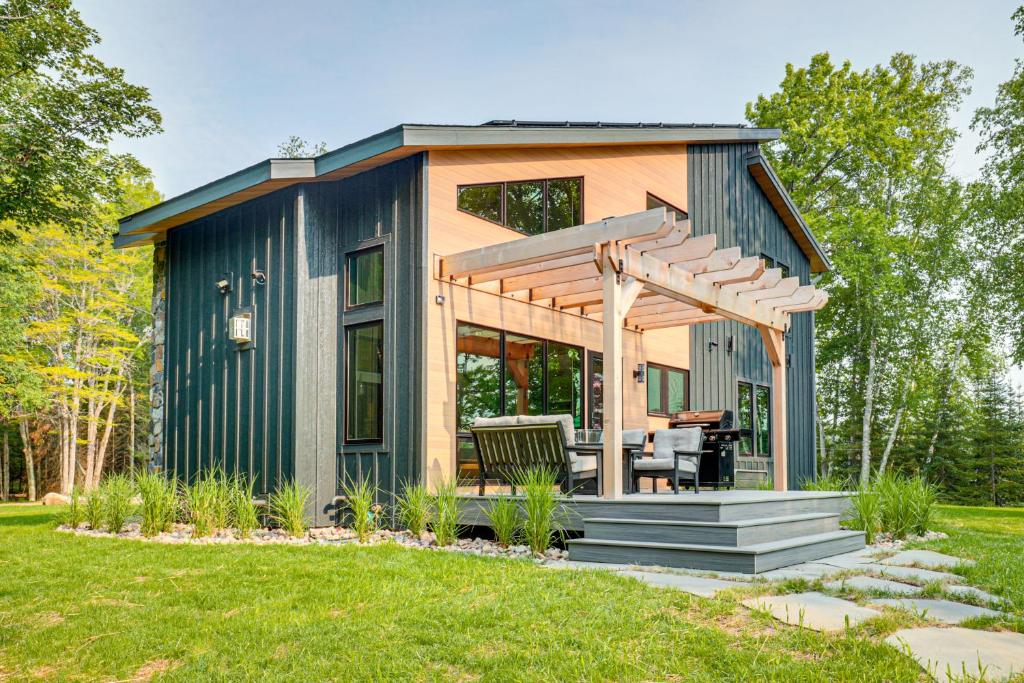 270-Degree Views! Haven on Little Papoose Lake, Manitowish Waters