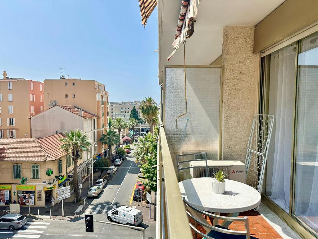 50 des plages Jolie studio centre juan les pins - 2