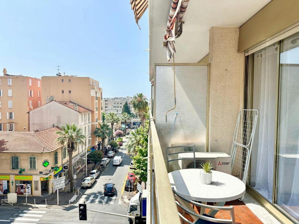 50 des plages Jolie studio centre juan les pins - 3