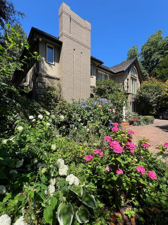 The McCleery Inn, Vancouver