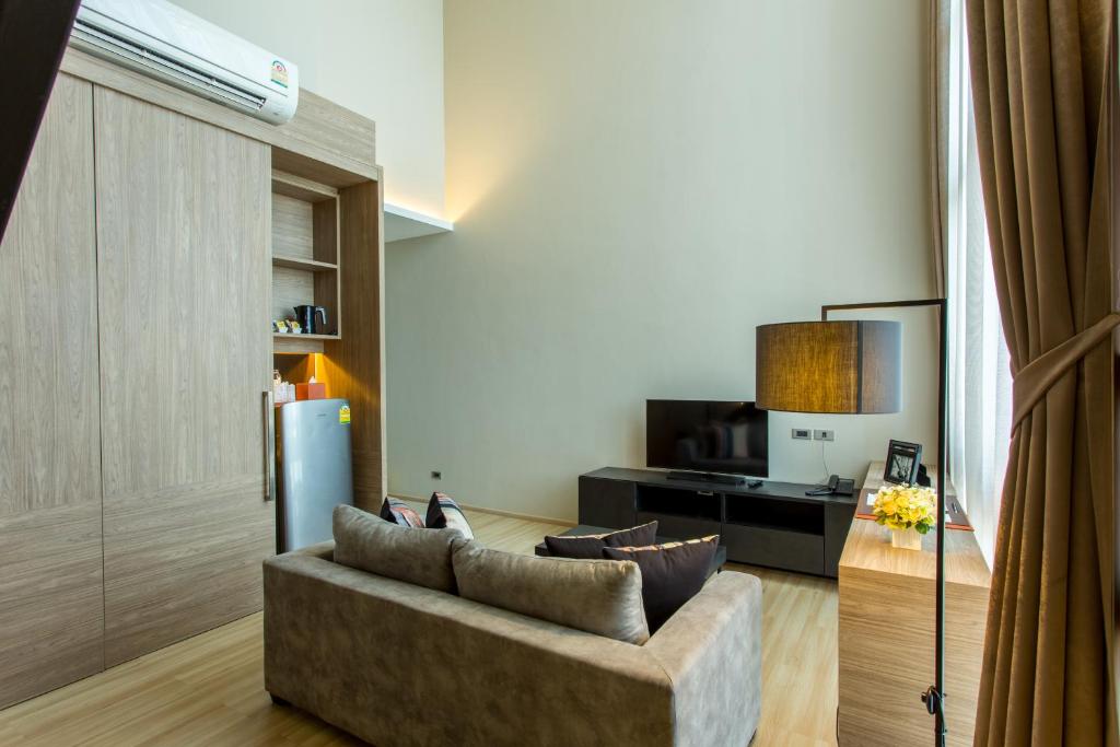 Shared lounge/TV area