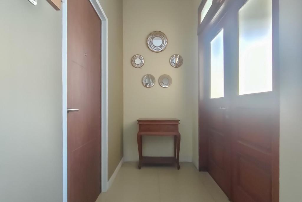 Exterior view, RedDoorz Syariah @ Innap Guest House Alun Alun Sragen in Sragen