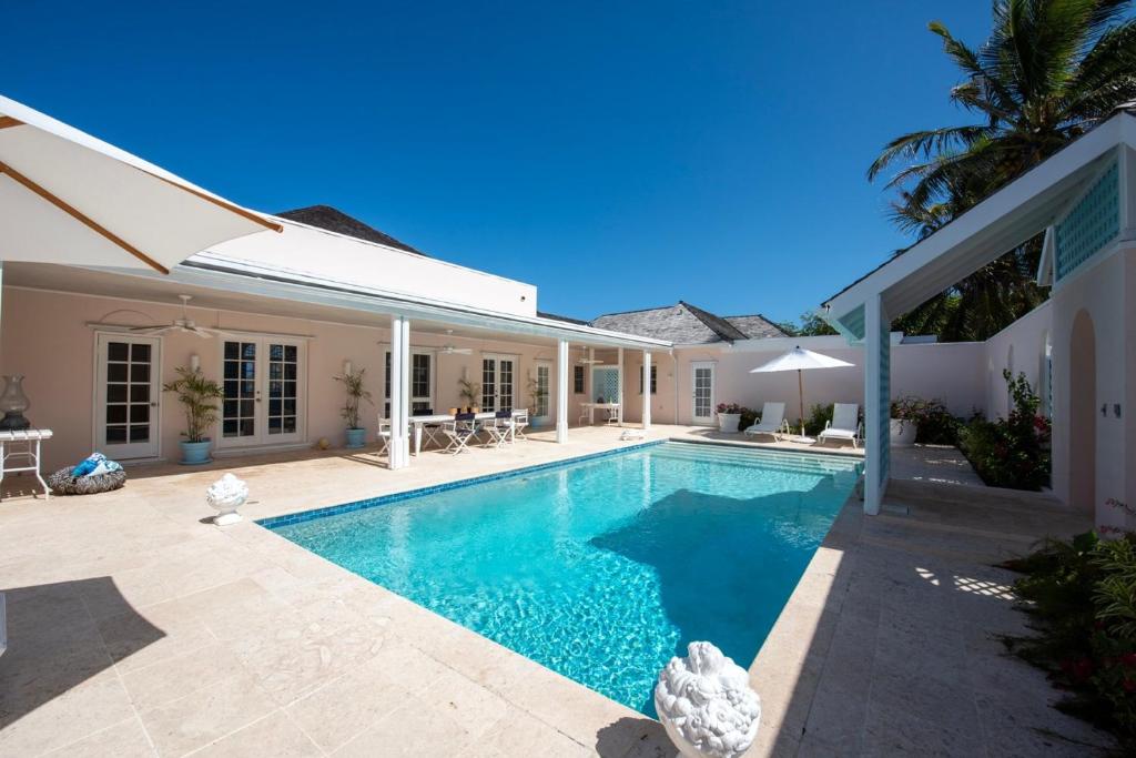 Coriolana home, Savannah Sound