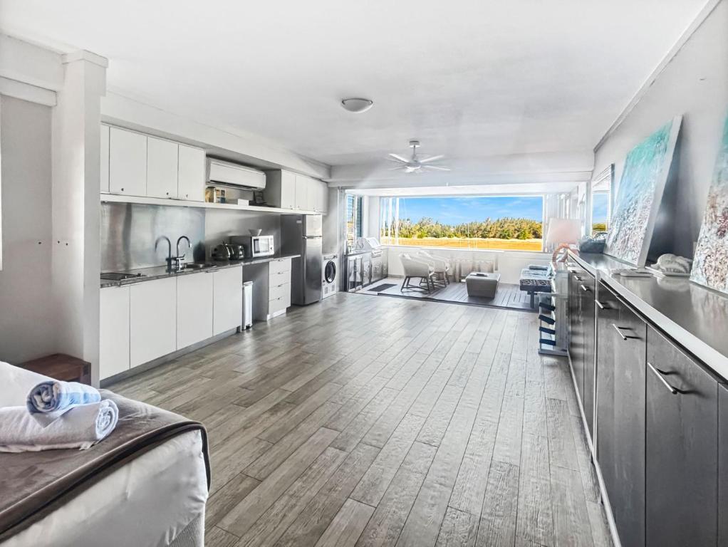 Blue on Blue Superior Studio Room 1271, Nelly Bay