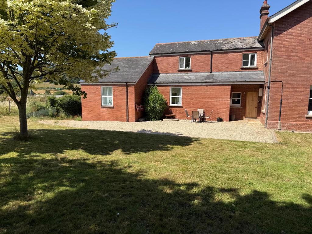 Kenton Mill Farm - pet-friendly farm cottage near the Exe Estuary and Exeter, Devon