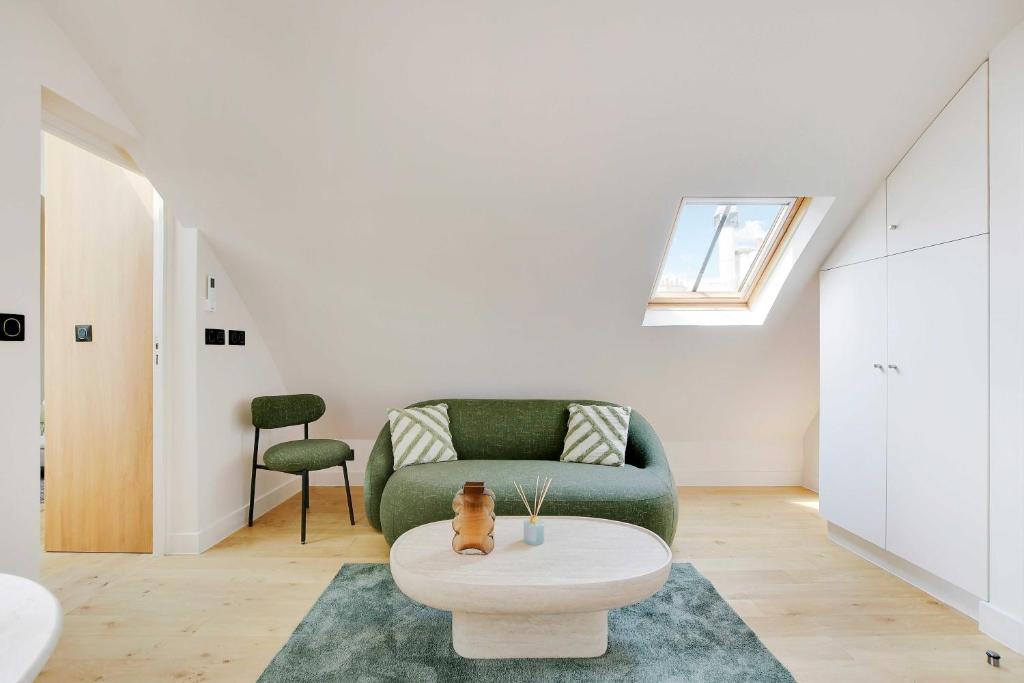 Apt a c 1BR 2P - Saint-Lazare Les Champs Elysée, Paris