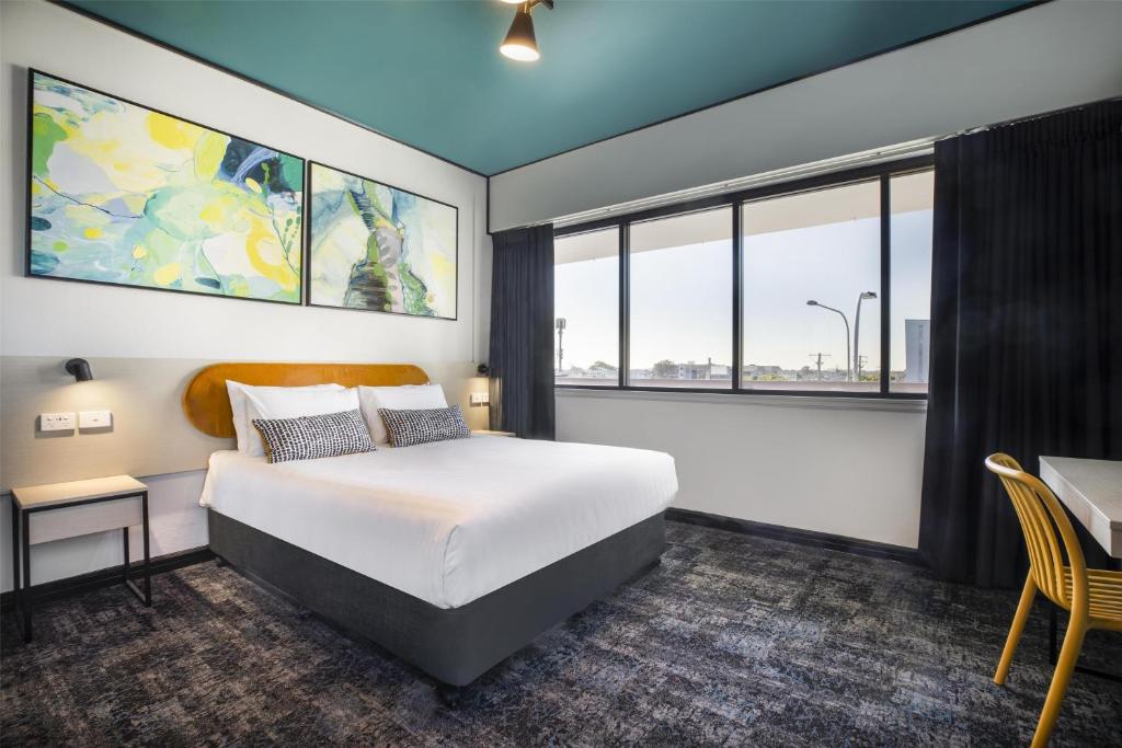 Nightcap at Prince of Wales Hotel, Brisbane