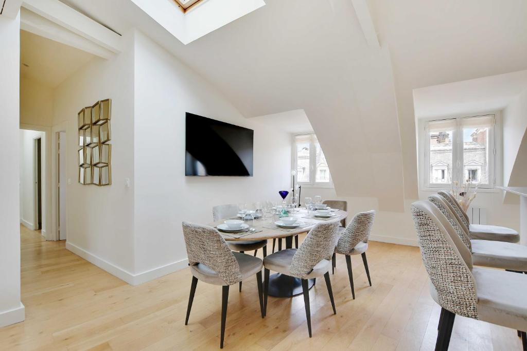 Apt a c 3BR 6P - Saint-Lazare Les Champs Elysée - 2