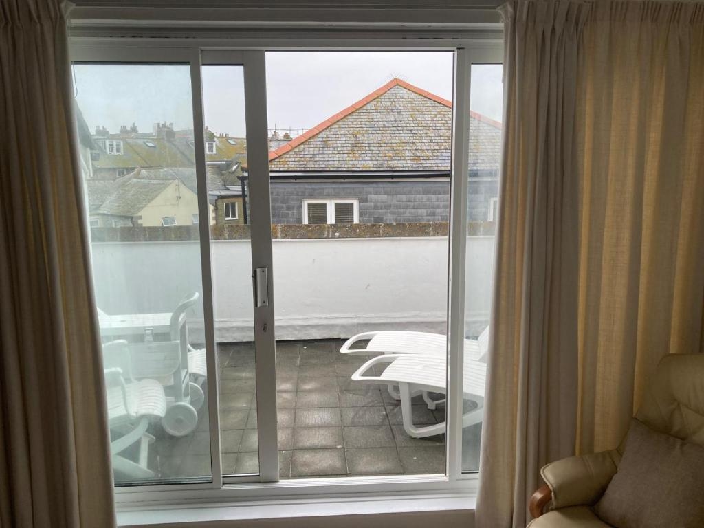 45 St Nicholas Court, St Ives photo 5