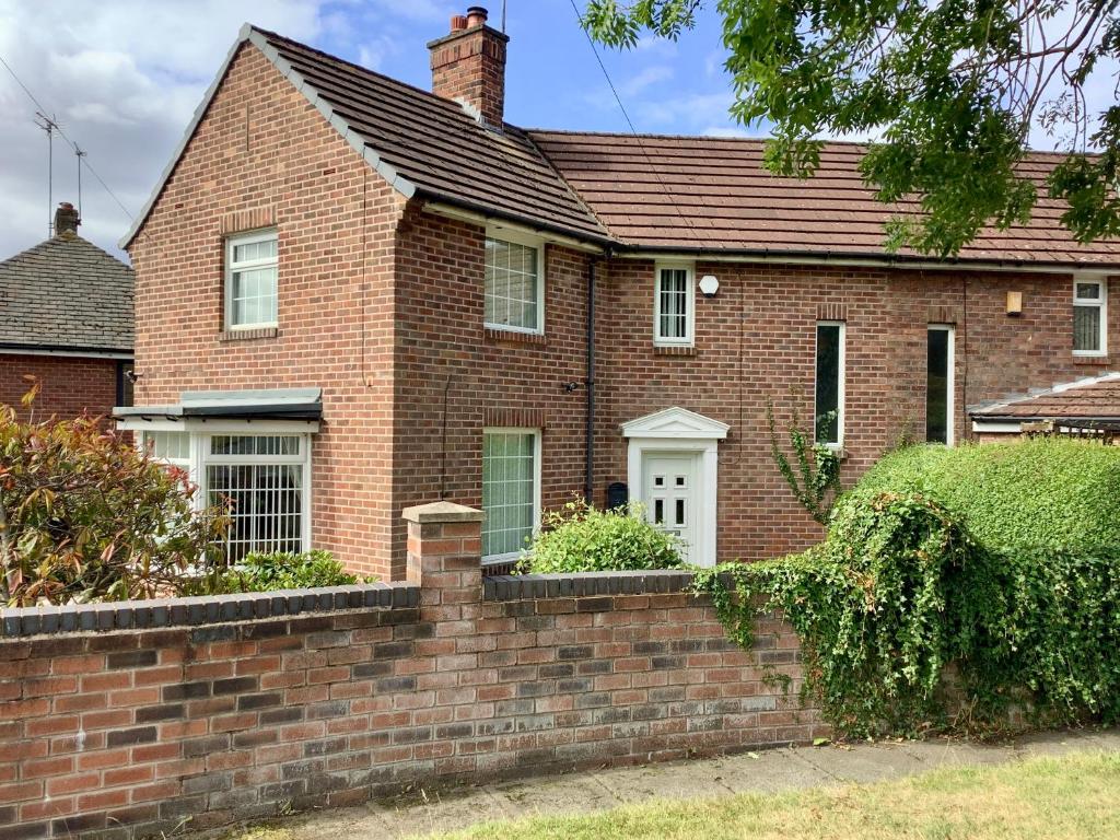 Lorton Villa with a Log Burner, Saint Helens