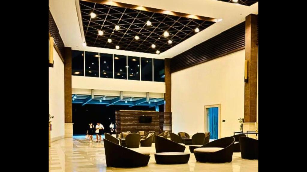 Need Place To Stay Wake Up to Breathtaking Taal Views from Your Window I Tagaytay Getaway, Kaybagal