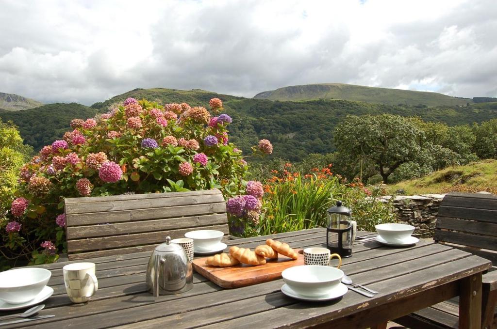 Fegla Fawr - Rustic, rural farmhouse near Barmouth, Arthog