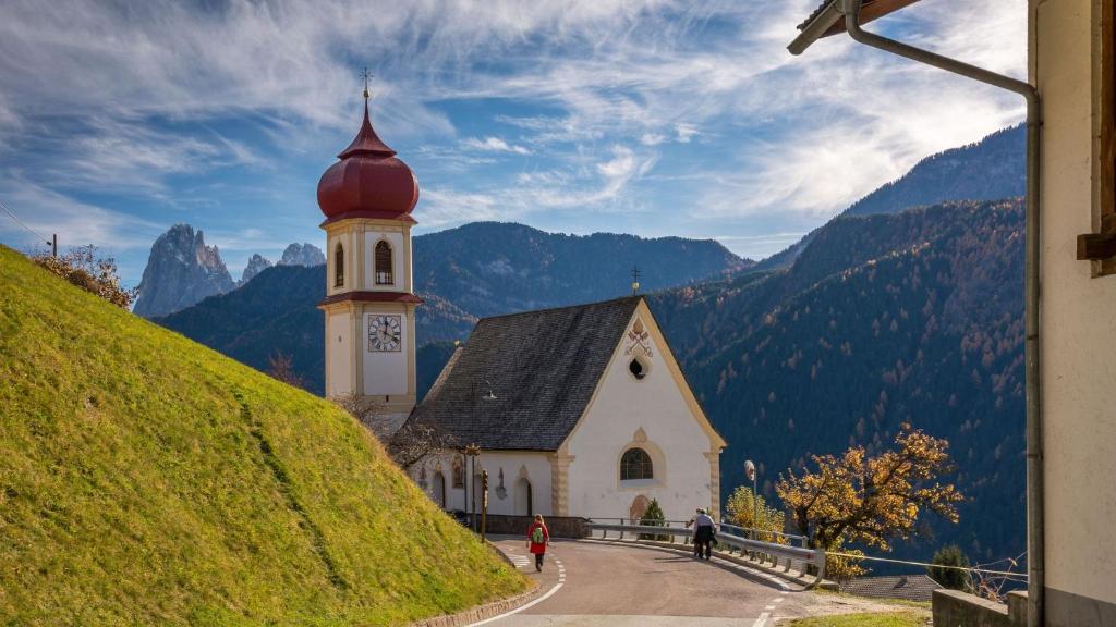 SAN PIETRO DOLOMITI Small Budget Hotel - 2