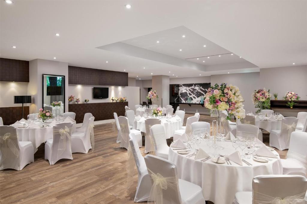 Meeting room / ballrooms, Hilton London Kensington in London