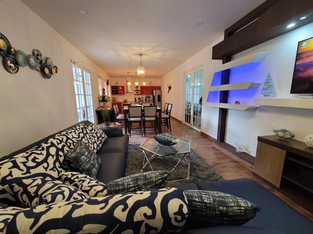 Lakefront Paradise Retreat, Private Pool Vacation Home in Rivas, between Ometepe, Tola and San Juan del Sur, San Jorge