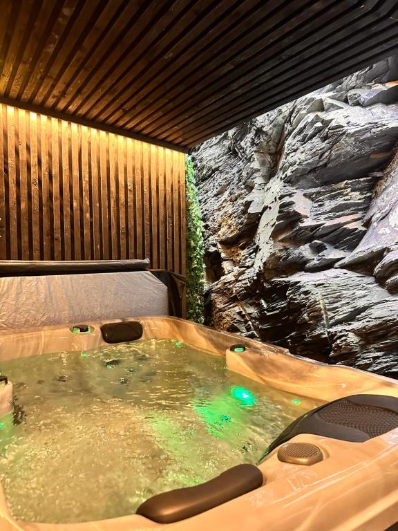 Secret Rock - Jaccuzi privé, La-Roche-en-Ardenne