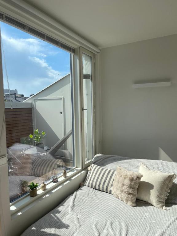 Heart of Helsinki, easy walk everywhere, sunny balcony,two beds,child under 17 for free, Korospohja