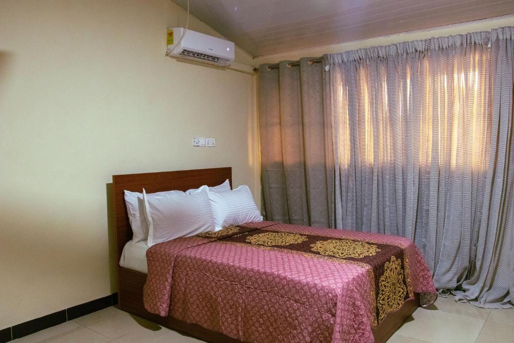 Chez Tina Guest House and Event Centre, New Weija