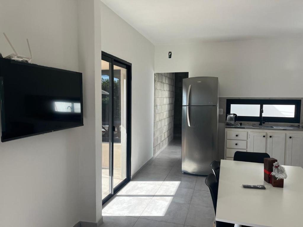 Tu escapada ideal en Mar de Ansenuza - Patio y piscina privada - 3