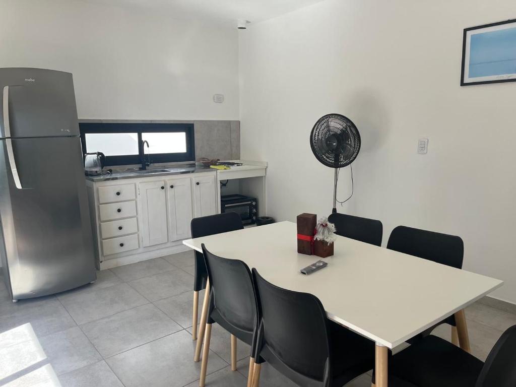 Tu escapada ideal en Mar de Ansenuza - Patio y piscina privada - 5
