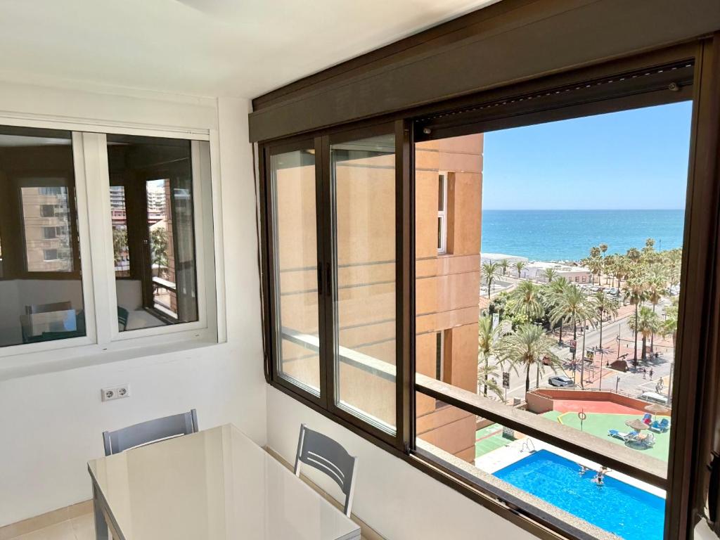 Las Palmeras BeachFront and Pool Cozy Apartment - 3