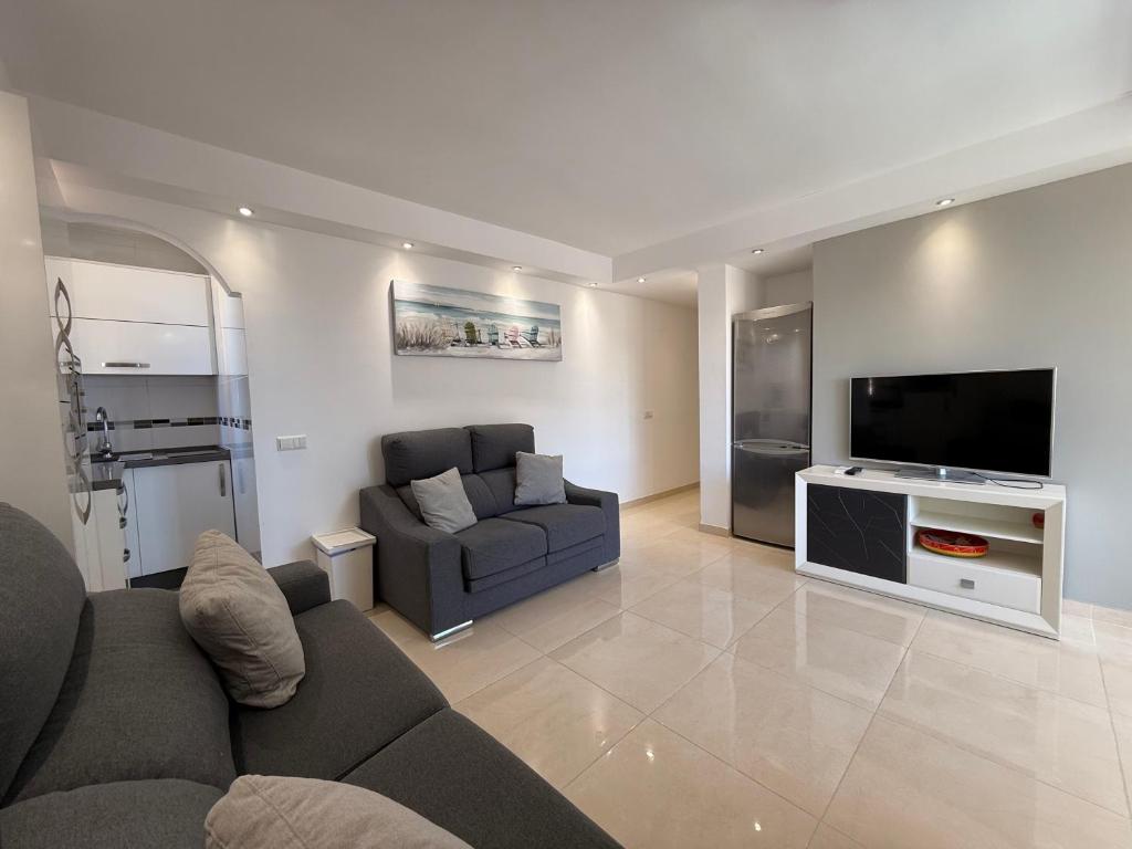 Las Palmeras BeachFront and Pool Cozy Apartment - 5