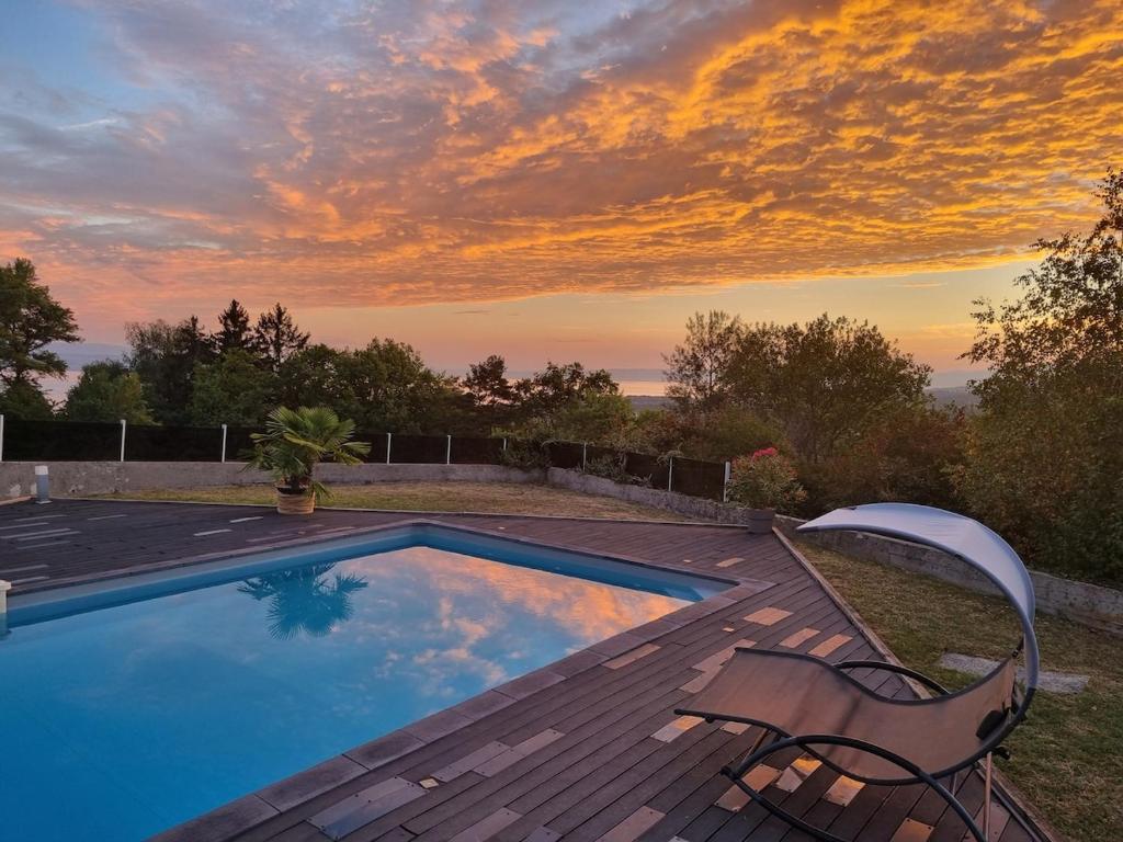 Small home, stunning lake and mountain views, Sciez