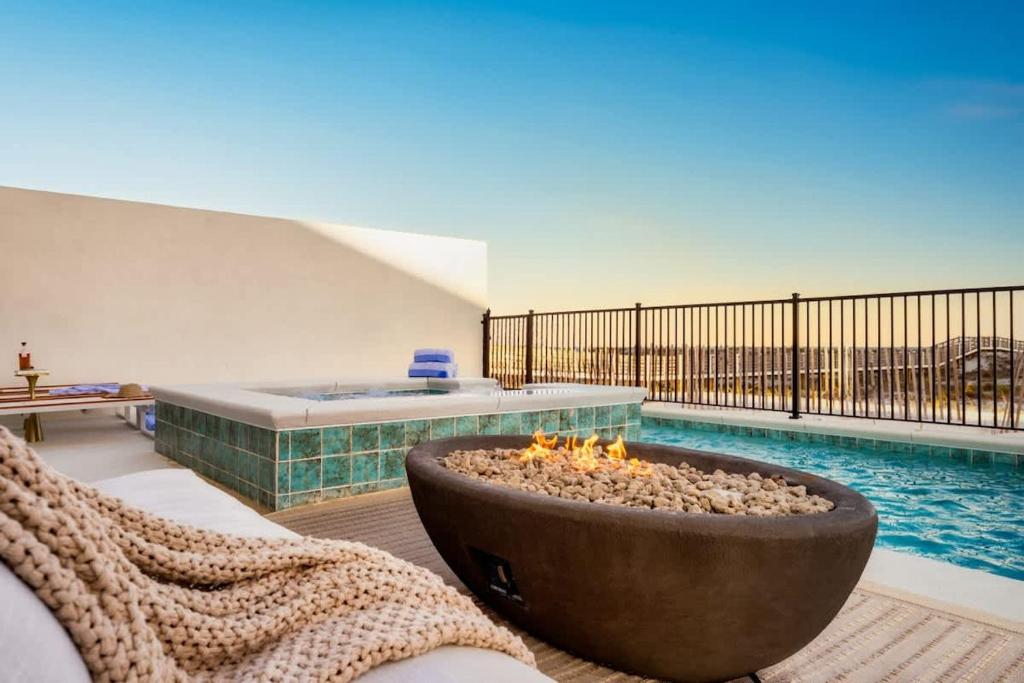 Whitecap - Beachfront Gem with Pool & Elevator, Orange Beach